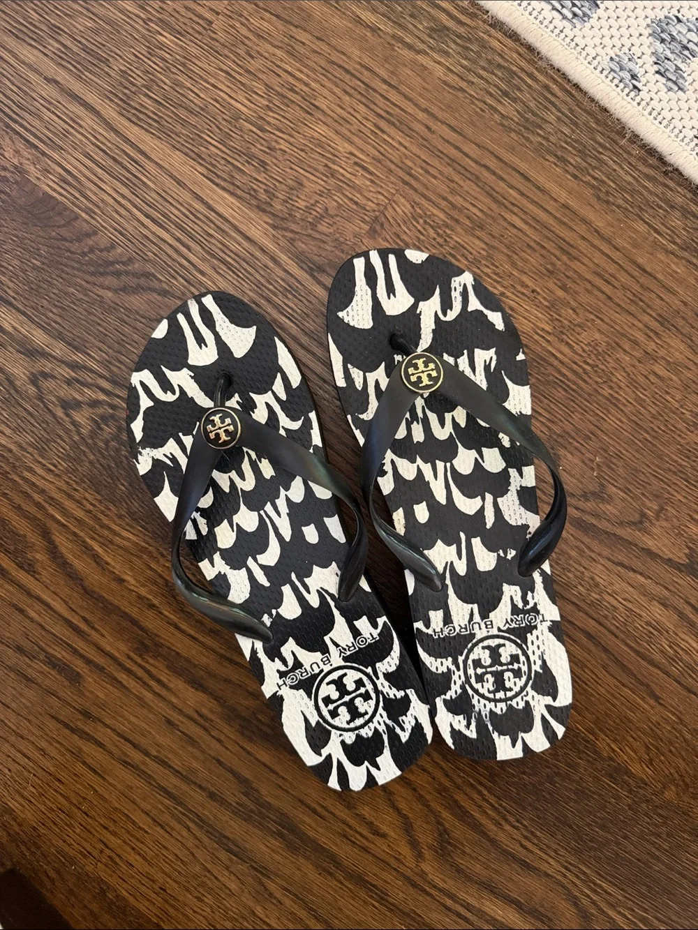 Tory Burch Kids Black & White Logo Pattern Flip Flops